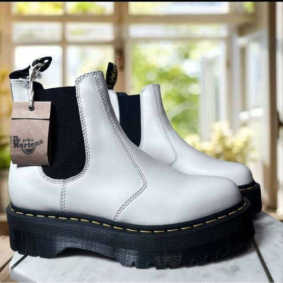 BRAND NEW Dr. Martens 2976 Quad Chelsea Slip-on Boot Size 9 Mens 10 Women EU 42 - Picture 1 of 12